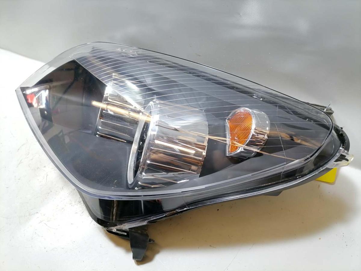 Opel Astra H Scheinwerfer vorn links Halogen schwarzer Hintergrund Zubehör Bj.2004